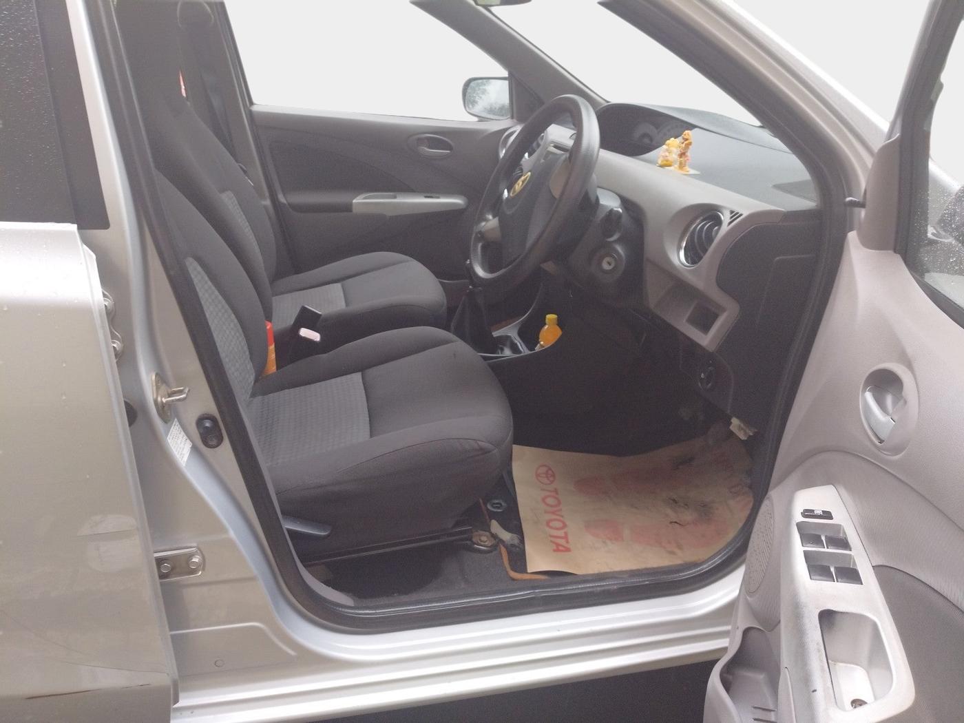 2011 Toyota Etios Liva V, Petrol, Manual, 59,205 km, interior