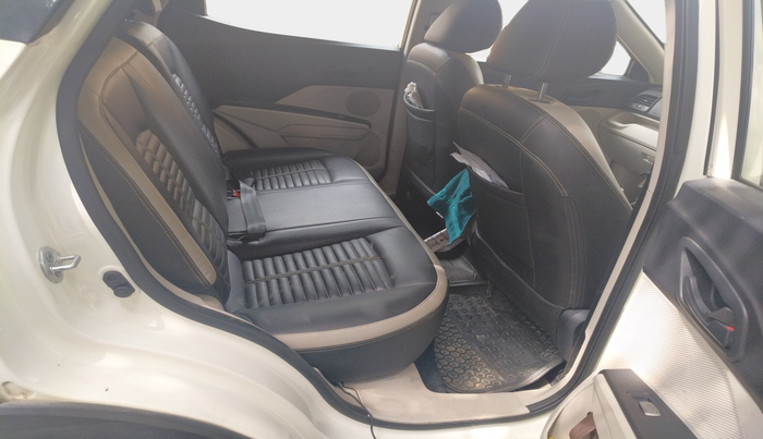 2019 Mahindra XUV300 W4 1.2 PETROL, Petrol, Manual, 60,434 km, interior