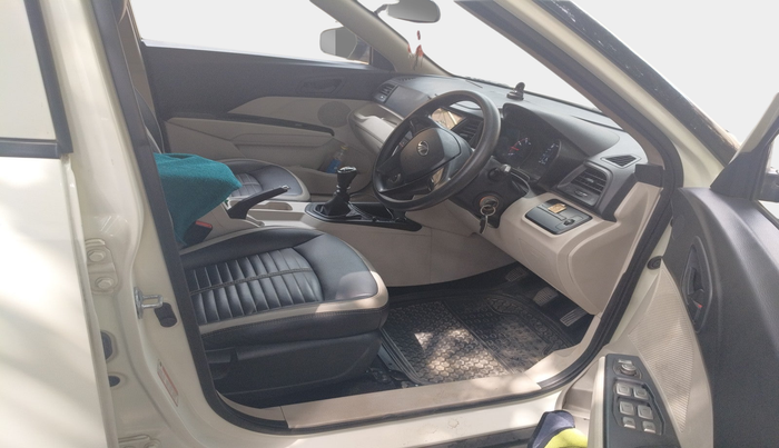 2019 Mahindra XUV300 W4 1.2 PETROL, Petrol, Manual, 60,434 km, interior