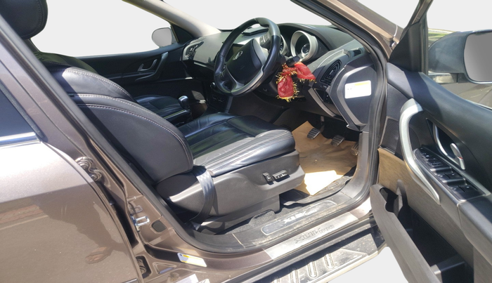 2018 Mahindra XUV500 W10, Diesel, Manual, 42,307 km, interior