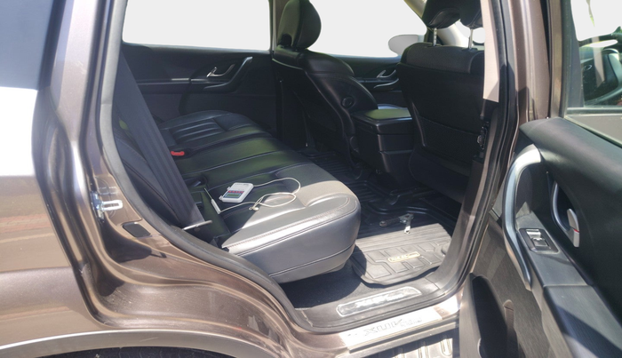 2018 Mahindra XUV500 W10, Diesel, Manual, 42,307 km, interior
