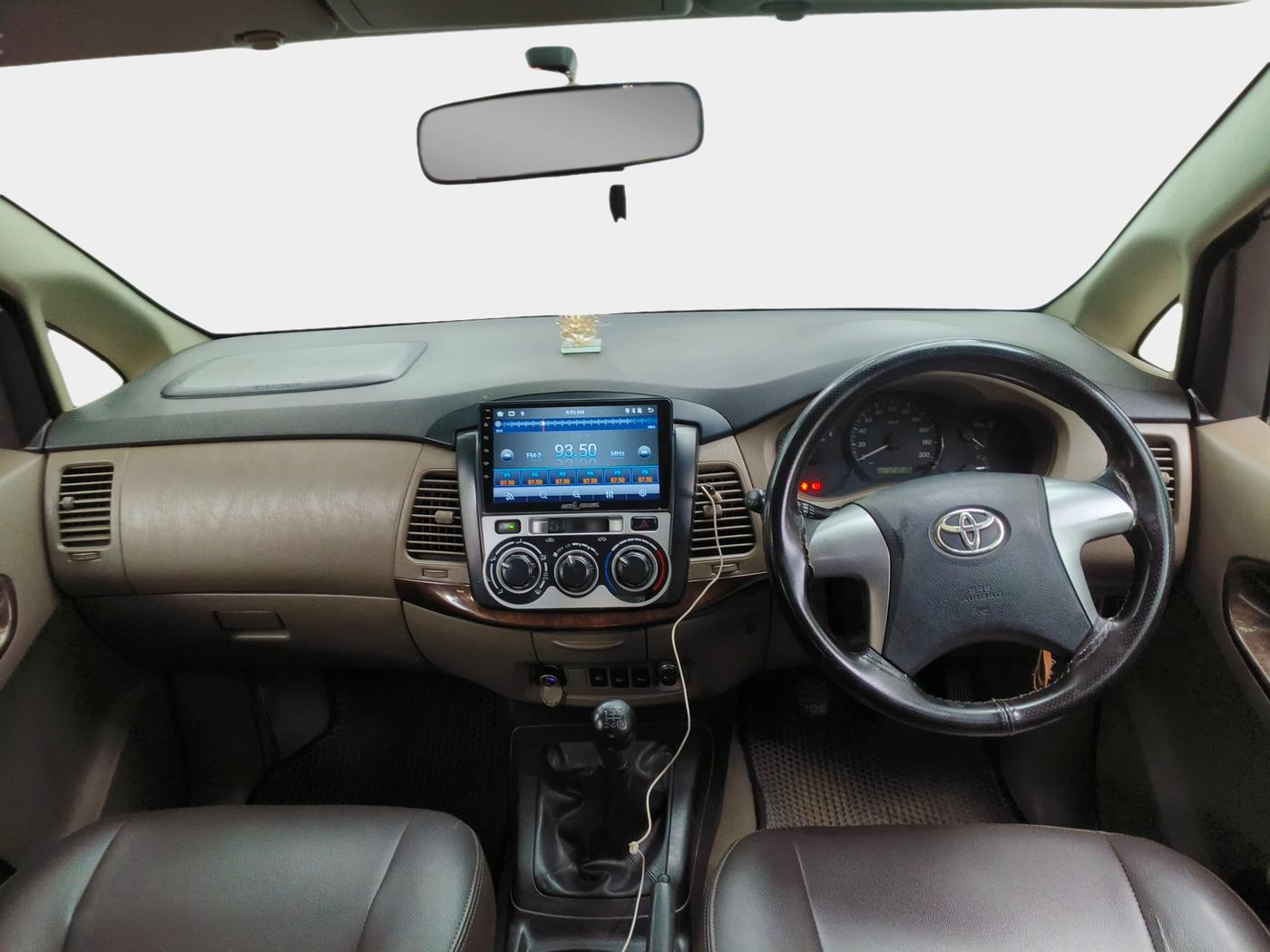 2015 Toyota Innova 2.5 GX 7 STR, Diesel, Manual, 1,21,033 km, interior