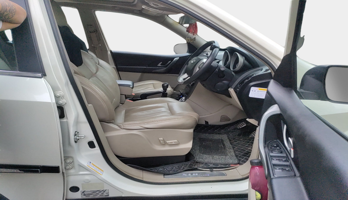 2016 Mahindra XUV500 W10, Diesel, Manual, 49,713 km, interior