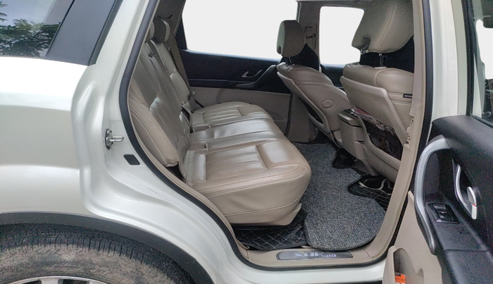 2016 Mahindra XUV500 W10, Diesel, Manual, 49,713 km, interior