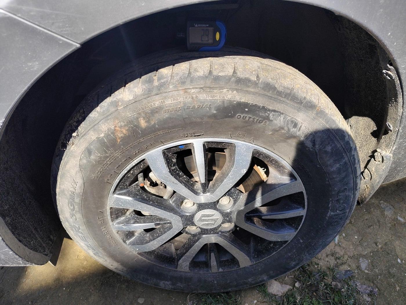 2022 Maruti Dzire VXI, Petrol, Manual, 26,712 km, tyre