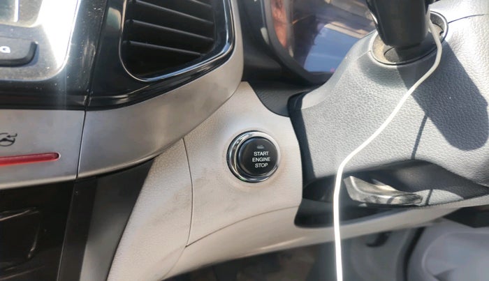 2019 Mahindra XUV300 W8 (O) 1.5 DIESEL, Diesel, Manual, 1,17,708 km, interior