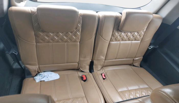 2020 Mahindra XUV500 W11, Diesel, Manual, 88,246 km, interior