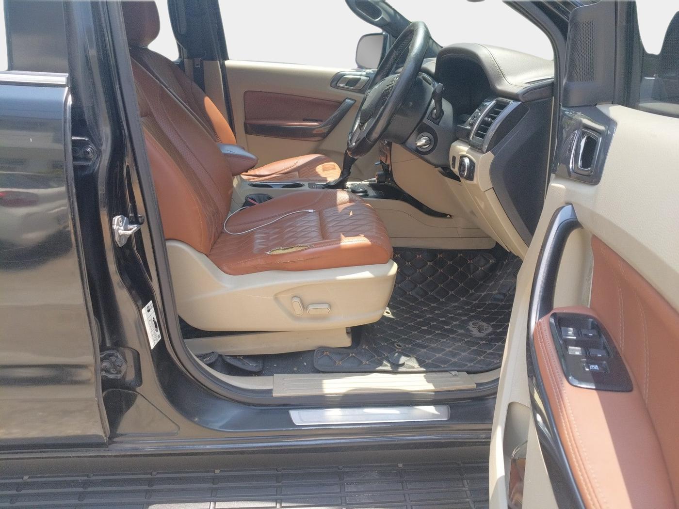 2018 Ford Endeavour TITANIUM 3.2 4X4 AT, Diesel, Automatic, 1,85,000 km, interior