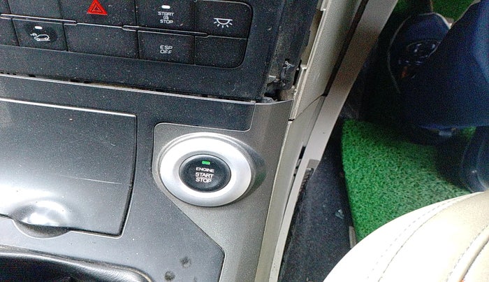 2016 Mahindra XUV500 W10, Diesel, Manual, 14,553 km, interior