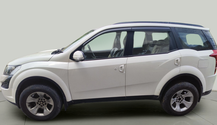 2016 Mahindra XUV500 W6, Diesel, Manual, 98,372 km, exterior