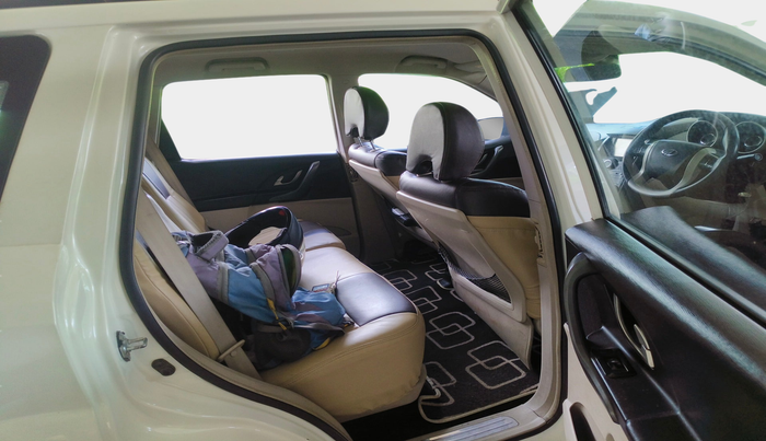 2016 Mahindra XUV500 W6, Diesel, Manual, 98,372 km, interior