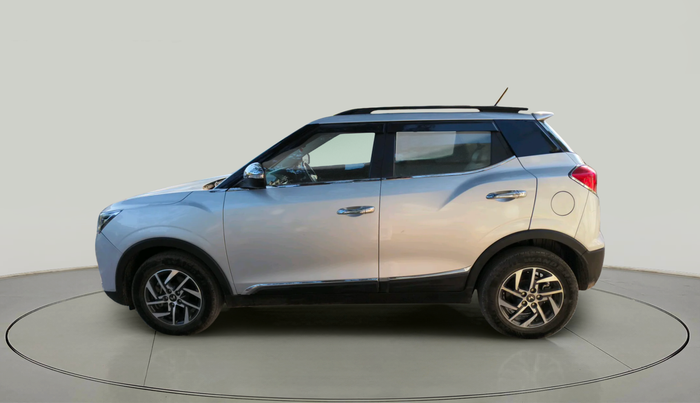 2023 Mahindra XUV300 W8 (O) 1.5 DIESEL, Diesel, Manual, 24,152 km, exterior