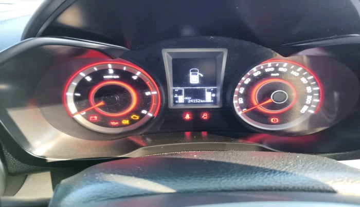 2023 Mahindra XUV300 W8 (O) 1.5 DIESEL, Diesel, Manual, 24,152 km, interior