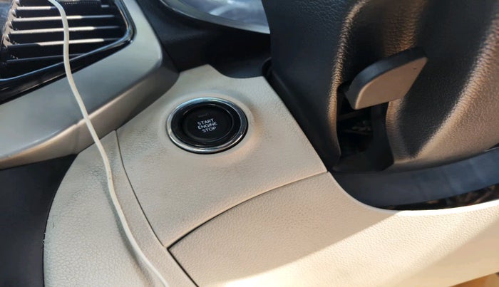2023 Mahindra XUV300 W8 (O) 1.5 DIESEL, Diesel, Manual, 24,152 km, interior