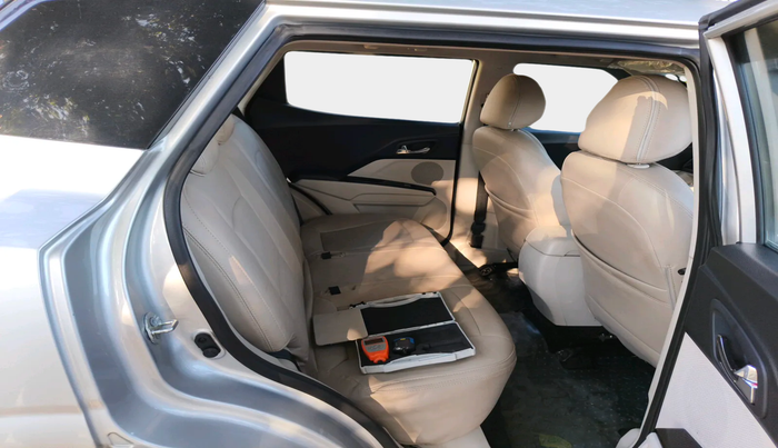 2023 Mahindra XUV300 W8 (O) 1.5 DIESEL, Diesel, Manual, 24,152 km, interior