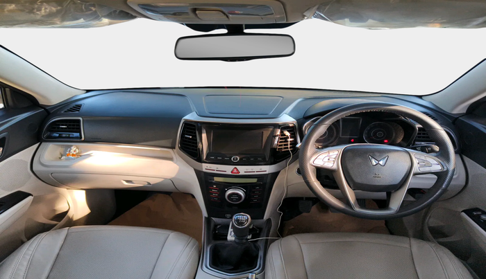 2023 Mahindra XUV300 W8 (O) 1.5 DIESEL, Diesel, Manual, 24,152 km, interior
