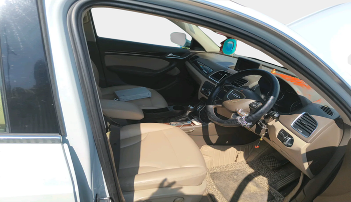 2012 Audi Q3 2.0 TDI QUATTRO, Diesel, Automatic, 96,000 km, interior