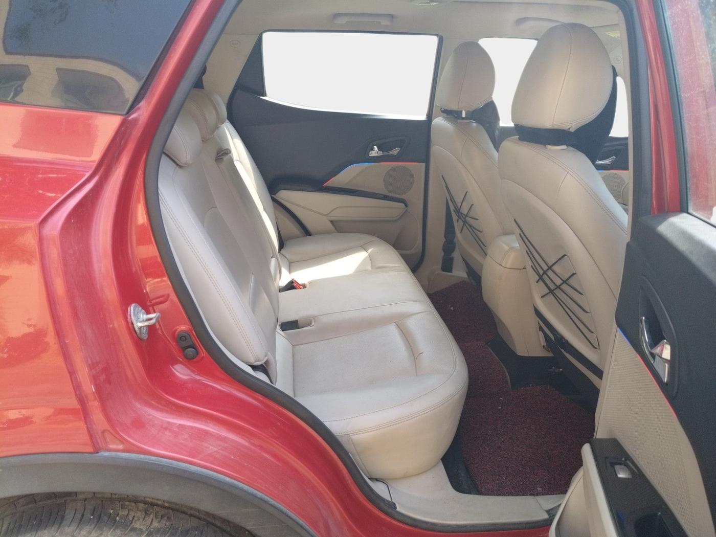 2021 Mahindra XUV300 W8 (O) 1.2 PETROL AMT, Petrol, Automatic, 26,825 km, interior