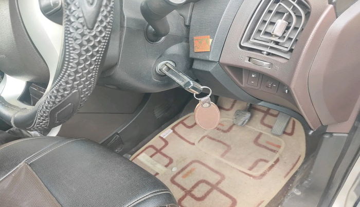 2015 Mahindra XUV500 W6, Diesel, Manual, 96,061 km, interior