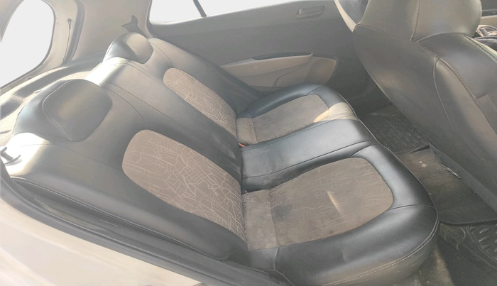 2015 Hyundai Grand i10 MAGNA 1.1 CRDI, Diesel, Manual, 1,49,718 km, interior