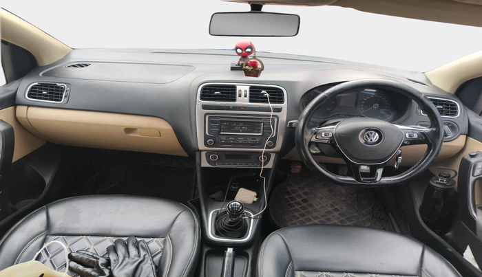 2014 Volkswagen Polo HIGHLINE1.5L, Diesel, Manual, 98,435 km, interior