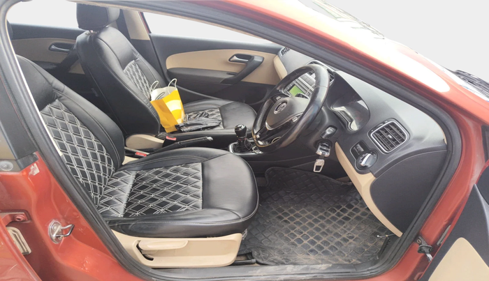 2014 Volkswagen Polo HIGHLINE1.5L, Diesel, Manual, 98,435 km, interior