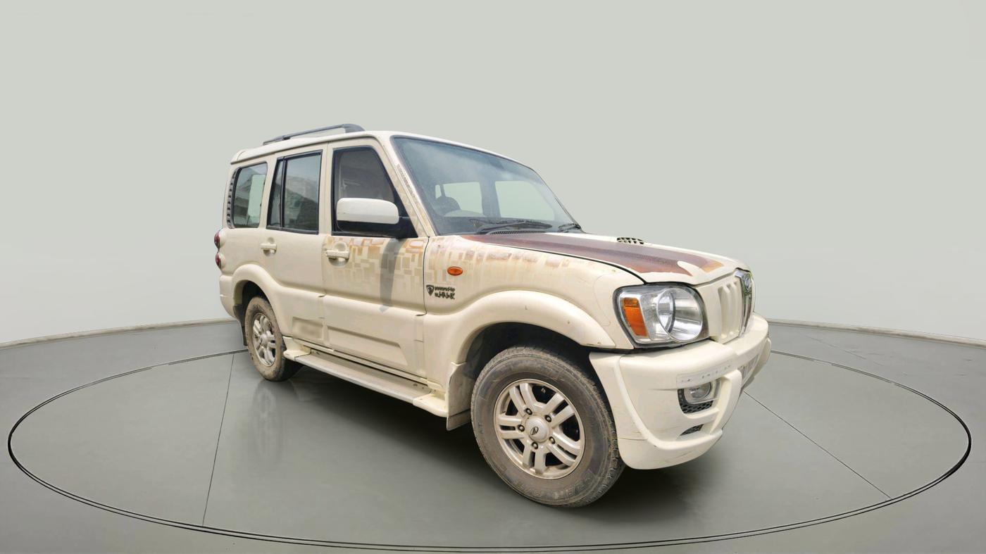2013 Mahindra Scorpio VLX 4WD AIRBAG AT, Diesel, Automatic, 1,26,106 km, exterior