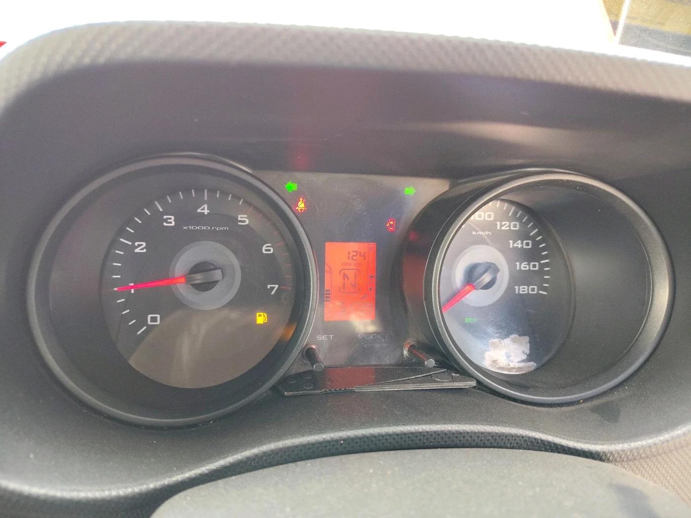 2016 Mahindra TUV300 T4 PLUS, Diesel, Manual, 51,739 km, interior