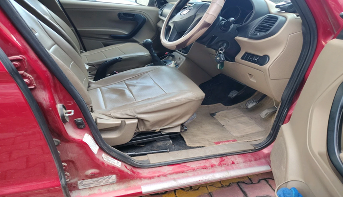 2016 Mahindra TUV300 T4 PLUS, Diesel, Manual, 51,739 km, interior