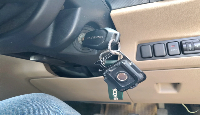 2016 Mahindra TUV300 T4 PLUS, Diesel, Manual, 51,739 km, interior