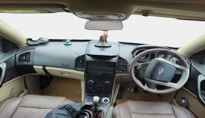 2017 Mahindra XUV500 W10, Diesel, Manual, 1,25,881 km, interior