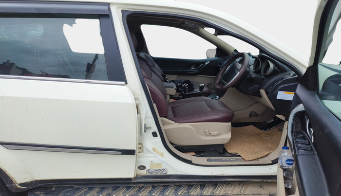 2017 Mahindra XUV500 W10, Diesel, Manual, 1,25,881 km, interior