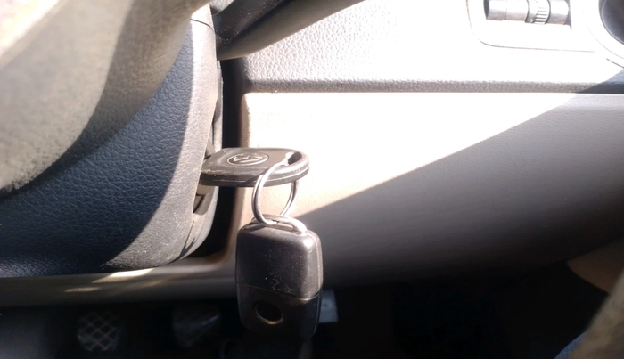 2013 Volkswagen Polo COMFORTLINE 1.2L PETROL, Petrol, Manual, 1,10,568 km, interior