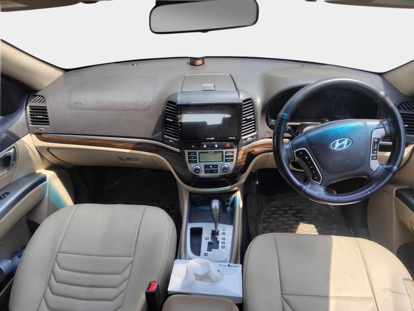 2011 Hyundai Santa Fe 4 WD AT, Diesel, Automatic, 1,64,941 km, interior