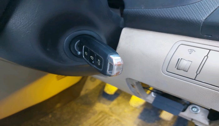 2014 Hyundai Verna FLUIDIC 1.6 CRDI EX, Diesel, Manual, 90,479 km, interior