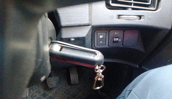 2018 Mahindra XUV500 W5, Diesel, Manual, 1,06,276 km, interior