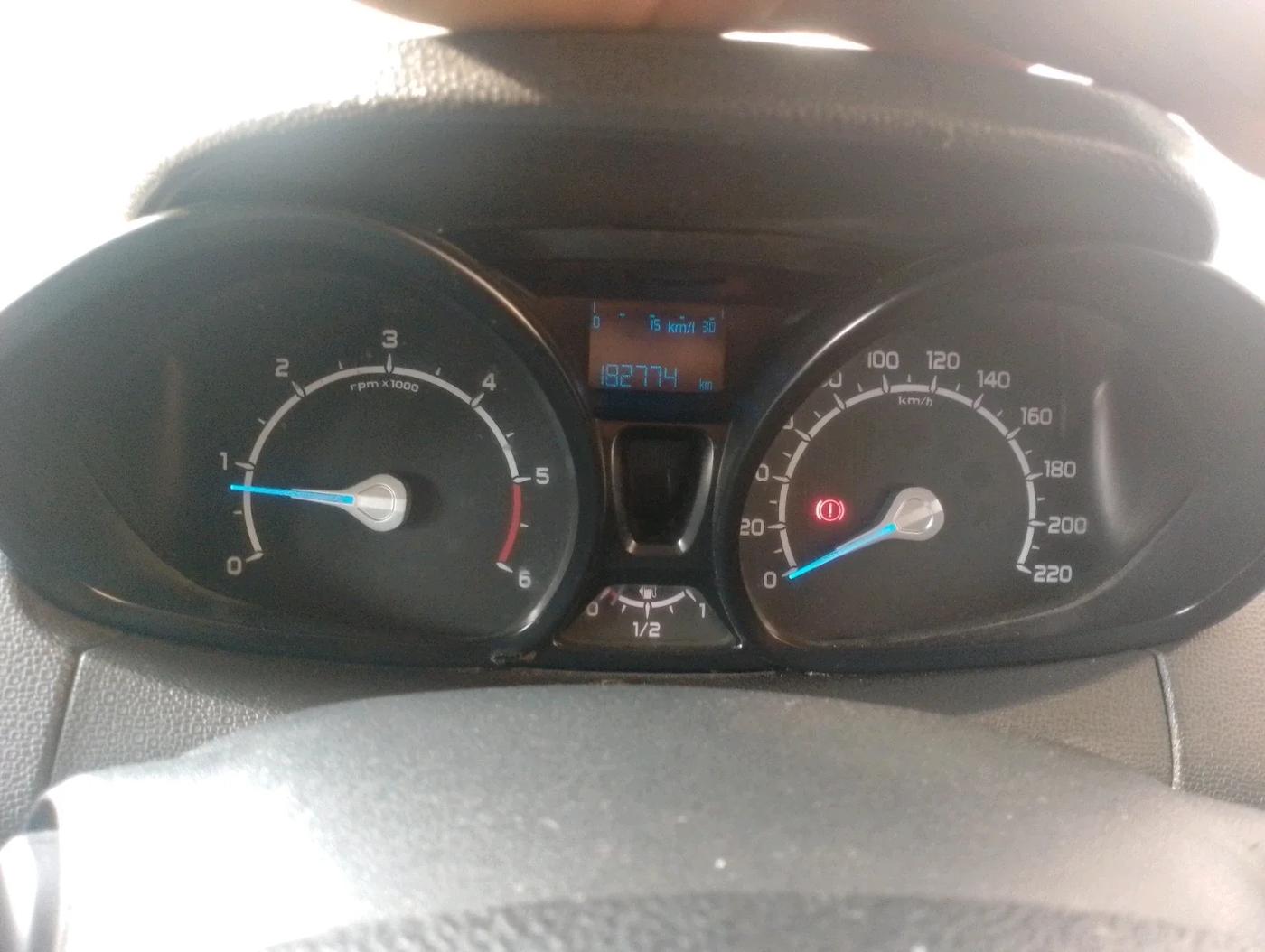 2013 Ford Ecosport AMBIENTE 1.5L DIESEL, Diesel, Manual, 1,82,774 km, interior