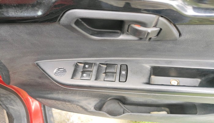 2018 Mahindra KUV 100 NXT K8 P 6 STR, Petrol, Manual, 39,569 km, interior