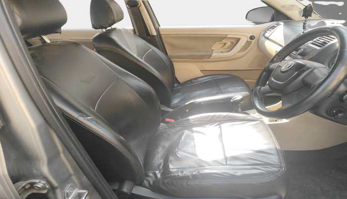 2011 Skoda Fabia AMBIENTE 1.2 MPI, Petrol, Manual, 1,31,107 km, interior