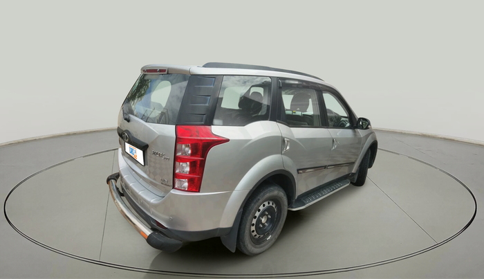 2016 Mahindra XUV500 W6 AT, Diesel, Automatic, 25,850 km, exterior