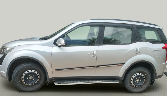 2016 Mahindra XUV500 W6 AT, Diesel, Automatic, 25,850 km, exterior