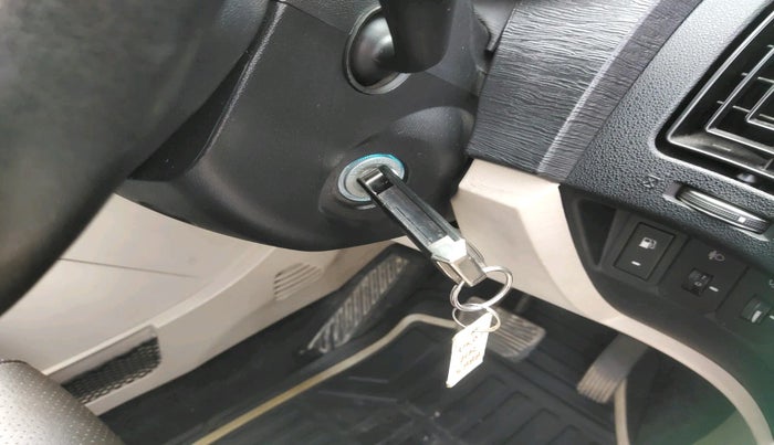 2016 Mahindra XUV500 W6 AT, Diesel, Automatic, 25,850 km, interior