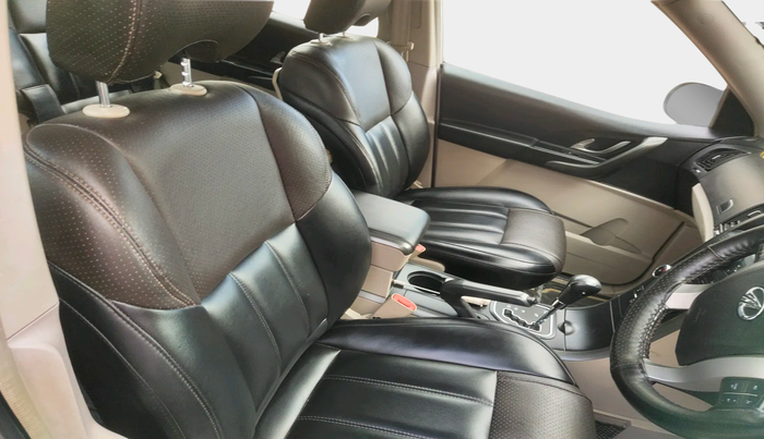 2016 Mahindra XUV500 W6 AT, Diesel, Automatic, 25,850 km, interior