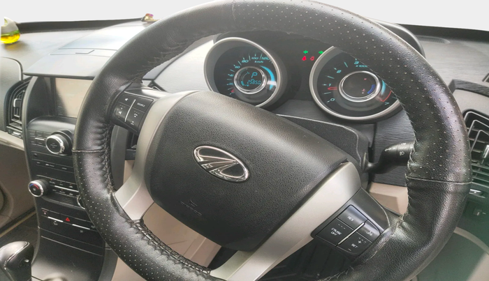2016 Mahindra XUV500 W6 AT, Diesel, Automatic, 25,850 km, interior