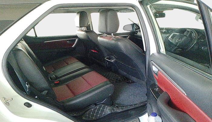 2023 Toyota Fortuner 4X4 AT 2.8 LEGENDER, Diesel, Automatic, 8,005 km, interior