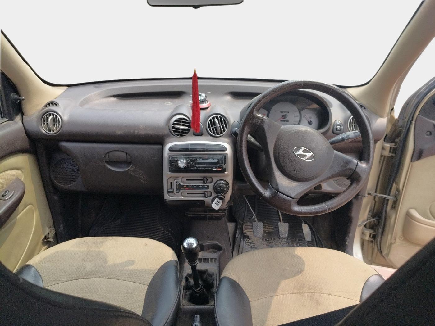 2011 Hyundai Santro Xing GLS, Petrol, Manual, 1,17,068 km, interior