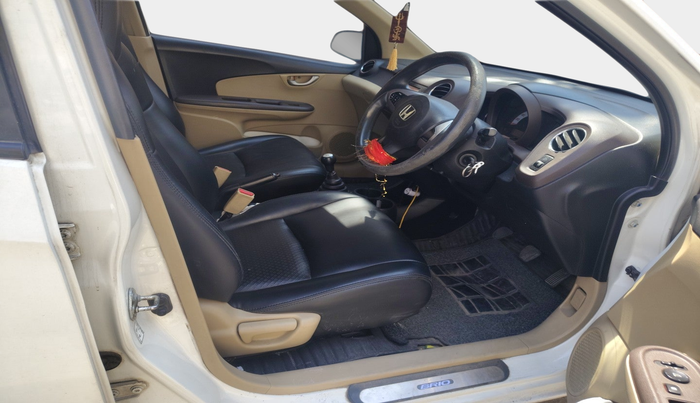 2013 Honda Brio V MT, Petrol, Manual, 76,700 km, interior