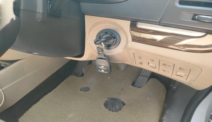 2011 Hyundai Santa Fe 2 WD, Diesel, Manual, 1,47,213 km, interior