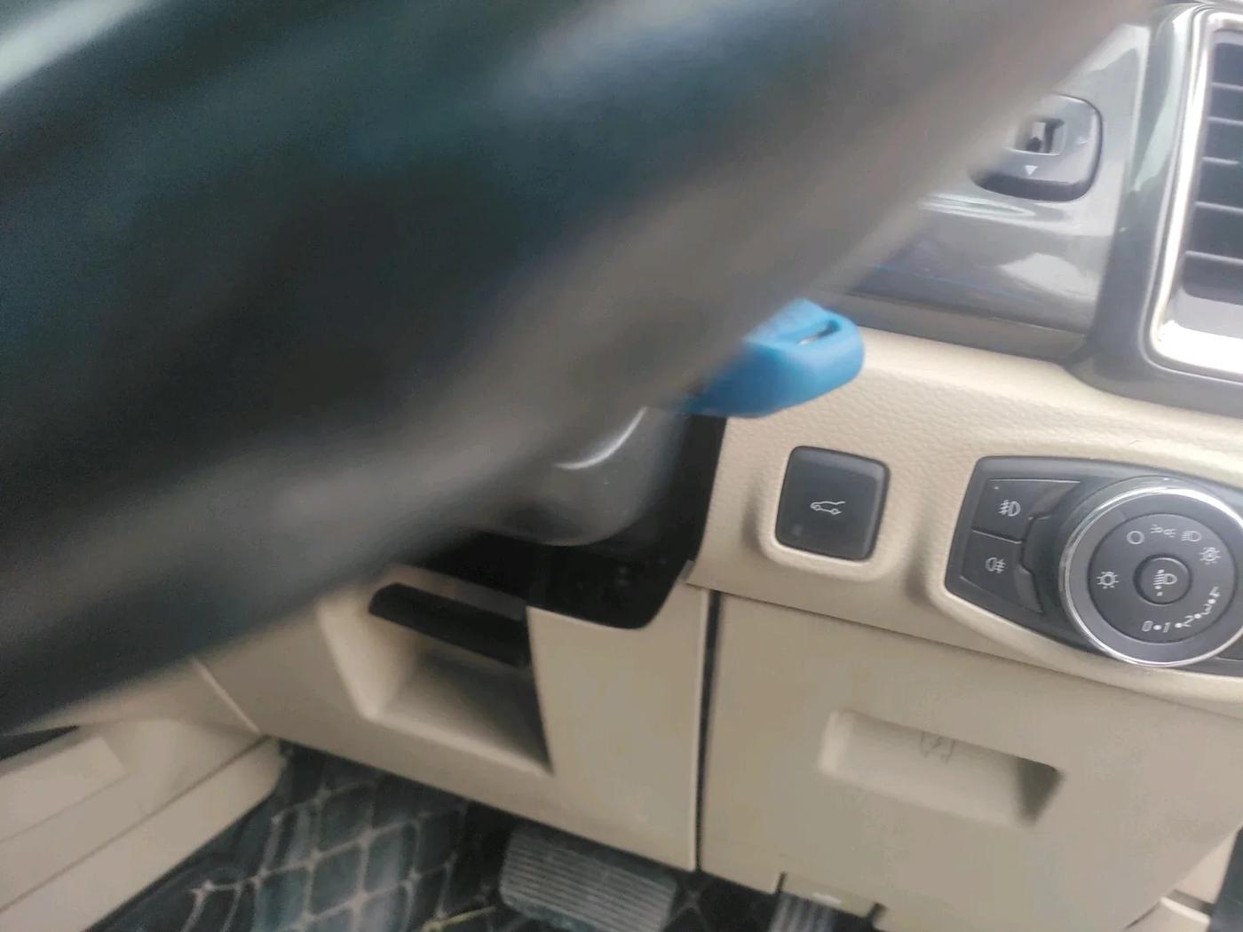 2018 Ford Endeavour TITANIUM 3.2 4X4 AT, Diesel, Automatic, 1,68,060 km, interior