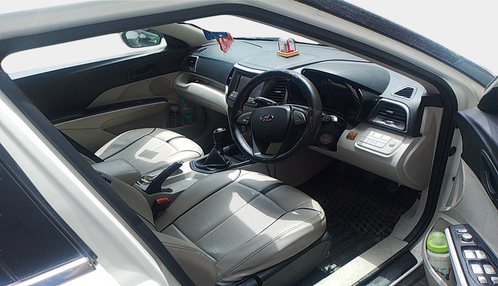 2020 Mahindra XUV300 W6 1.2 PETROL, Petrol, Manual, 26,604 km, interior
